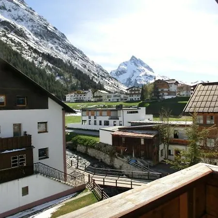 بيت ضيافة Fruehstueckspension & Faednerspitze غالتور