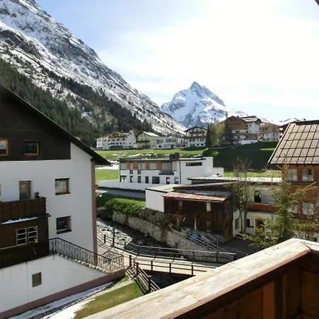 Guest house Fruehstueckspension & Faednerspitze Galtuer
