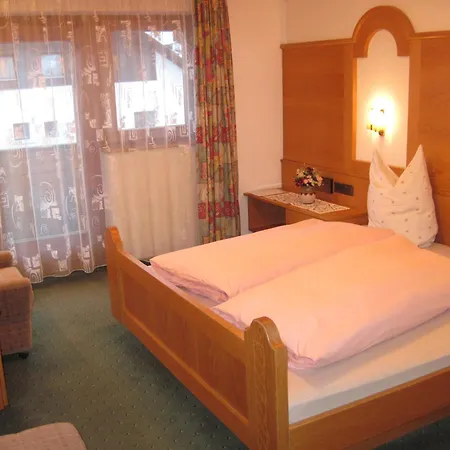 Frühstückspension&ferienhaus Fädnerspitze Pensión Galtür