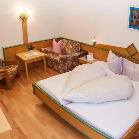 Fruehstueckspension & Faednerspitze Guest house 3*